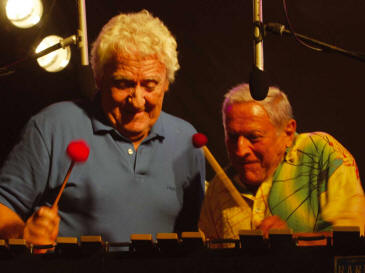 Enzo Randisi ed Emil Richards a Miondello durante il vibe contest del Jazz Festival