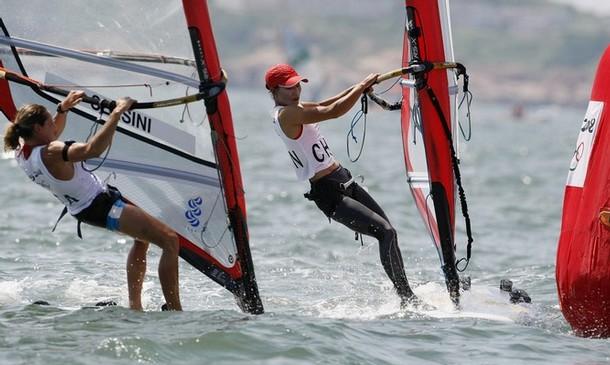 beijing_sensini_37.jpg - Yin Jian of China (R) and Alessandra Sensini of Italy sailing in RS:X Women round a mark during the medal race at the Beijing 2008 Olympic Games in Qingdao, Shandong province, August 20, 2008. REUTERS/Pascal Lauener (CHINA)