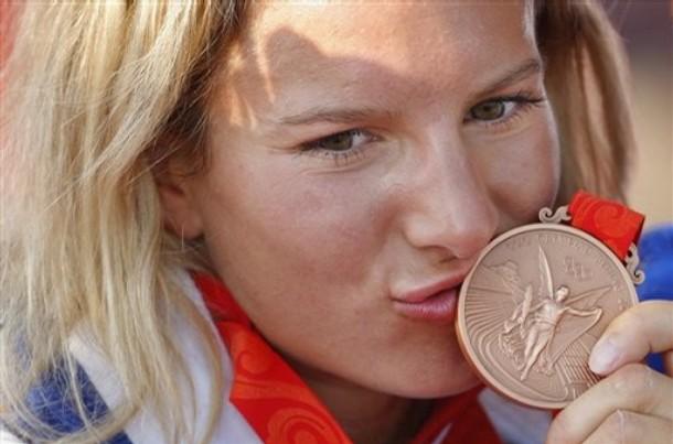 beijing_sensini_36.jpg - Britain's Bryony Shaw after winning the bronze medal of the RS-X Women sailing class competition of the 2008 Beijing Olympics in Qingdao, about 720 kilometers southeast of Beijing, Wednesday, Aug. 20, 2008. Chinese windsurfer Yin Jian won the host nation's first-ever Olympic sailing gold medal and Italy's Alessandra Sensini won the silver. (AP Photo/Bernat Armangue)