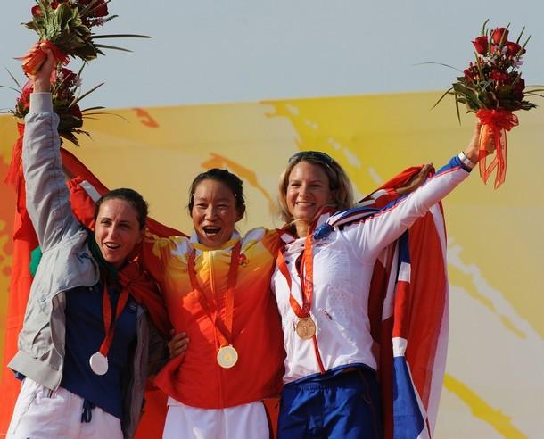 beijing_sensini_40.jpg - (From L) Silver medalist Alessandra Sensini of Italy, gold medalist Yin Jian of China and bronze medalist Bryony Shaw of Britain celebrate on the podium of the windsurfing RS:X  women's class at the 2008 Beijing Olympic Games on August 20, 2008 at the Olympic sailing center in Qingdao. AFP PHOTO/DON EMMERT (Photo credit should read DON EMMERT/AFP/Getty Images)