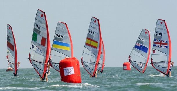 beijing_sensini_43.jpg - Windsurfers compete in the windsurfing RS:X women's class at the 2008 Beijing Olympic Games on August 20, 2008 at the Olympic sailing center in Qingdao. Yin Jian of China won gold while Alessandra Sensini of Italy took silver and Bryony Shaw of Britain claimed bronze. AFP PHOTO/DON EMMERT (Photo credit should read DON EMMERT/AFP/Getty Images)