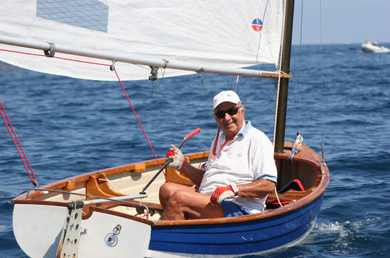 Mario Catalano su una imbarcazione a vela Dinghi - Foto v.baglione@albaria.com