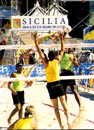 volley.jpg (54725 byte)